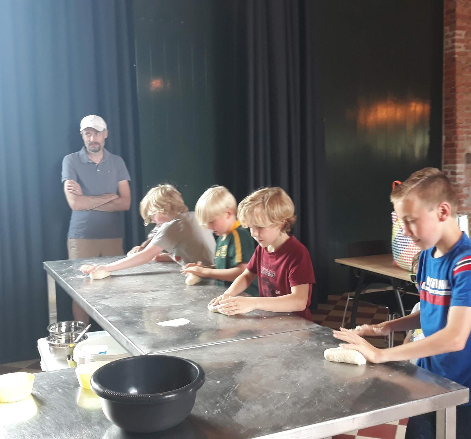 brood bakken kinderen
